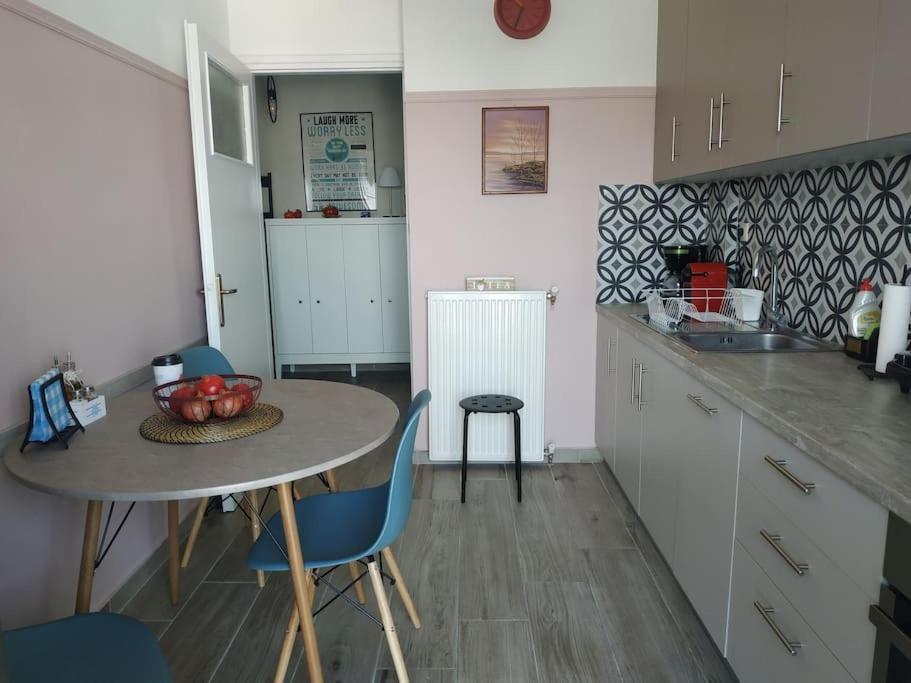 View Near Metro Station Agia Marina Appartement
